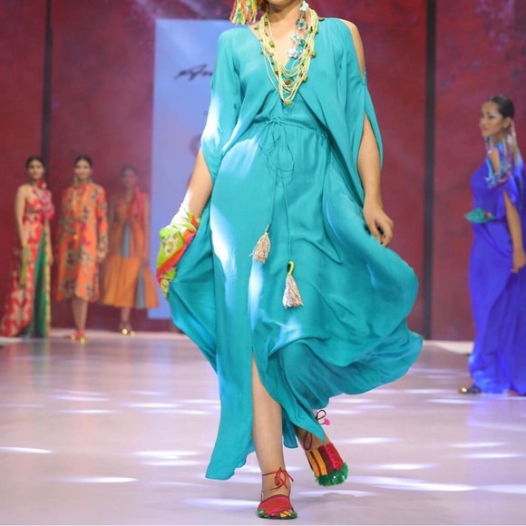 Pure silk Anupamaa maxi dress one size - Picture 2 of 12